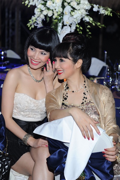 Siêu mẫu Vũ Cẩm Nhung ngày càng đằm thắm - 3 Siêu mẫu Vũ Cẩm Nhung ngày càng đằm thắm - 3