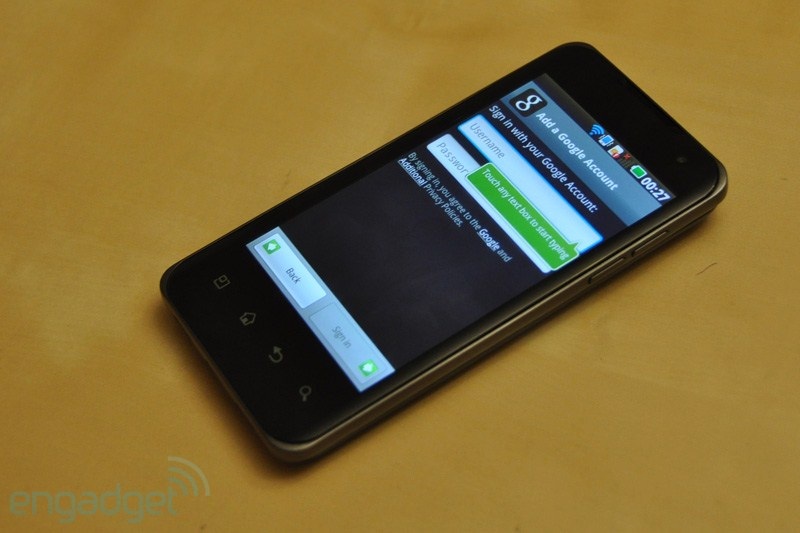 Smartphone LG ra mắt với chip lõi kép, quay phim full HD - 2