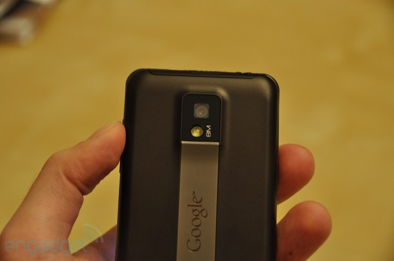 Smartphone LG ra mắt với chip lõi kép, quay phim full HD - 4