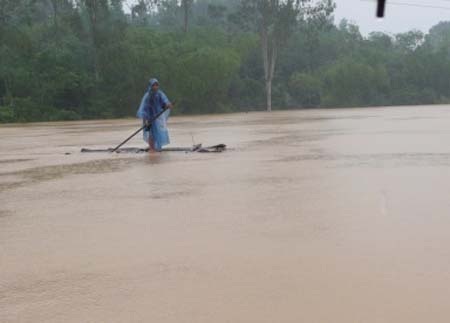 Thêm hơn 14 tỷ đồng ủng hộ đồng bào miền Trung bị lũ lụt - 1