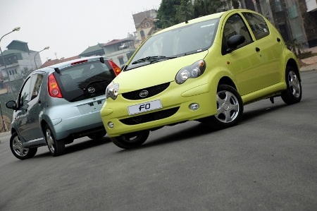 Nhập khẩu ô tô tăng, xe máy giảm mạnh - 1