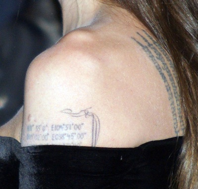 Angelina Jolie khoe vai trần để quảng cáo phim - 17 Angelina Jolie khoe vai trần để quảng cáo phim - 17