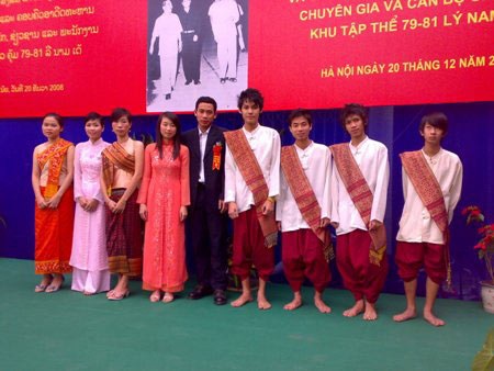 “Công tử Lào” thích “bún đậu mắm tôm” - 10