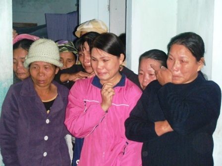 Làng chài hết nước mắt ngóng trông người thân - 3