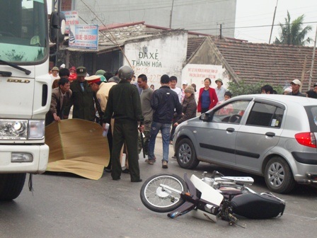 Xe khách tông xe máy, 1 người tử vong  - 1