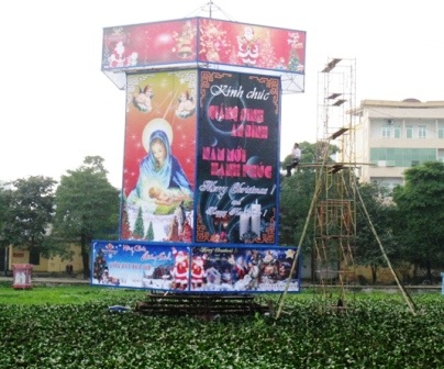 Đèn kéo quân khổng lồ chào đón Giáng sinh - 1