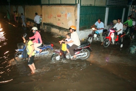 Miền Bắc rét đậm, TPHCM “hứng” triều cường lớn dịp Giáng sinh - 2