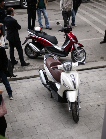 Piaggio Việt Nam nhập khẩu Beverly 125ie - 16