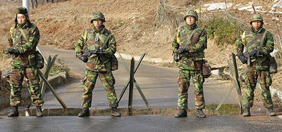 Hàn Quốc tập trận bắn đạn thật kéo dài tiếng rưỡi - 1