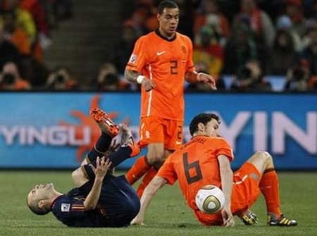 Bóng đá thế giới 2010: Khép lại một năm sóng gió - 2 Bóng đá thế giới 2010: Khép lại một năm sóng gió - 2