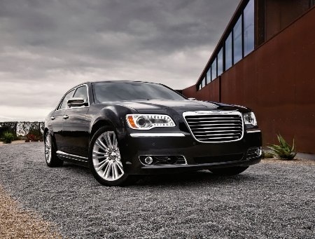 Chrysler 300 bản 2011 có giá từ dưới 30.000 USD - 1