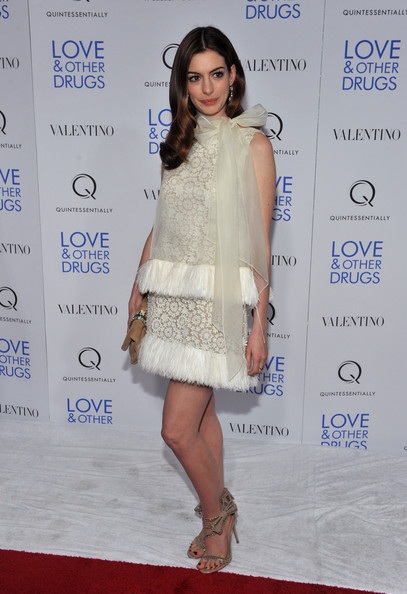 Người đẹp Hollywood “kết” màu trắng - 1