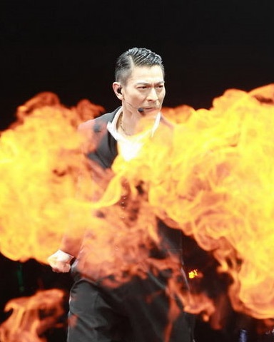 Lưu Đức Hoa lại khóc trong đêm diễn kỷ niệm - 6 Lưu Đức Hoa lại khóc trong đêm diễn kỷ niệm - 6