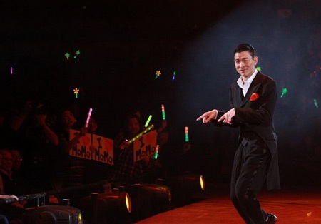 Lưu Đức Hoa lại khóc trong đêm diễn kỷ niệm - 11 Lưu Đức Hoa lại khóc trong đêm diễn kỷ niệm - 11