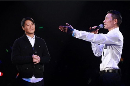 Lưu Đức Hoa lại khóc trong đêm diễn kỷ niệm - 15 Lưu Đức Hoa lại khóc trong đêm diễn kỷ niệm - 15