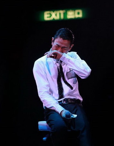 Lưu Đức Hoa lại khóc trong đêm diễn kỷ niệm - 3 Lưu Đức Hoa lại khóc trong đêm diễn kỷ niệm - 3