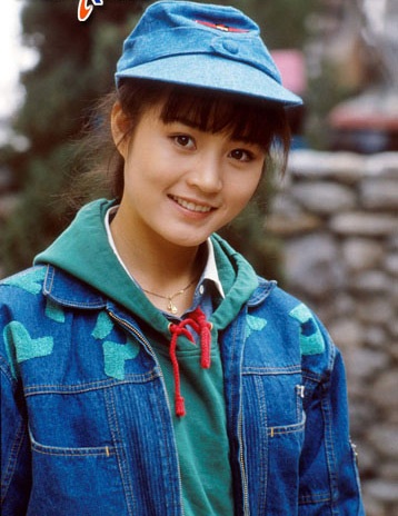 Cư dân mạng trầm trồ trước bộ ảnh thơ ấu của Kim Hye Soo - 3 Cư dân mạng trầm trồ trước bộ ảnh thơ ấu của Kim Hye Soo - 3