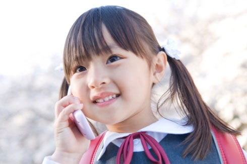 Rắc rối khi trẻ tiểu học xài "dế" - 1