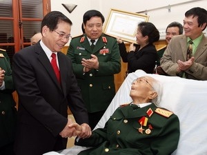 Chúc mừng Đại tướng Võ Nguyên Giáp nhân ngày thành lập Quân đội - 1 Chúc mừng Đại tướng Võ Nguyên Giáp nhân ngày thành lập Quân đội - 1