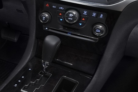 Chrysler 300 bản 2011 có giá từ dưới 30.000 USD - 12