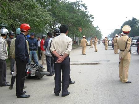 Một CSGT gặp nạn khi truy đuổi người vi phạm - 1