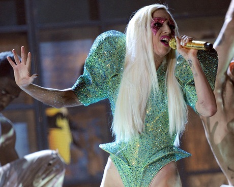 Những bộ đồ gây sốc của năm 2010 - 2