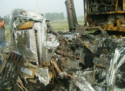 Xe container bốc cháy kinh hoàng khi đang lưu thông  - 4