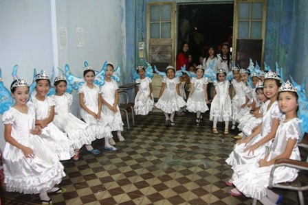 Hàng vạn người chen chân đến nhà thờ đón Noel  - 20