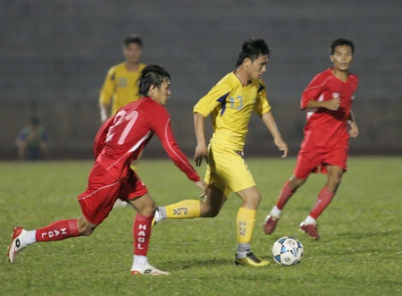 Bình Định, Gia Lai vào Chung kết bóng đá nam - 2 Bình Định, Gia Lai vào Chung kết bóng đá nam - 2