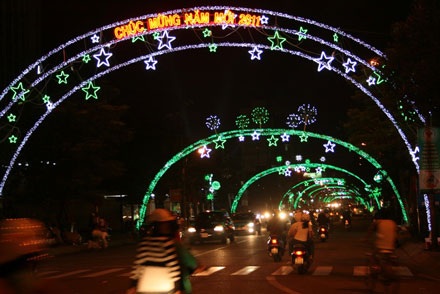 Dòng người đổ ra đường đón Giáng sinh sớm - 13 Dòng người đổ ra đường đón Giáng sinh sớm - 13