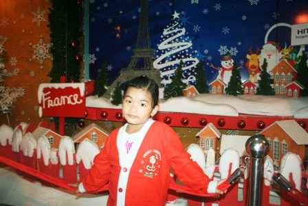 Dòng người đổ ra đường đón Giáng sinh sớm - 8