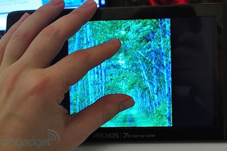 Hai anh em máy tính bảng Archos 70 và 101  “đọ dáng” - 12