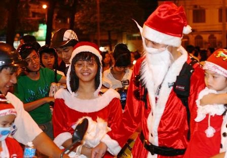Những màn tỏ tình “phát khóc” trong đêm Noel - 1 Những màn tỏ tình “phát khóc” trong đêm Noel - 1