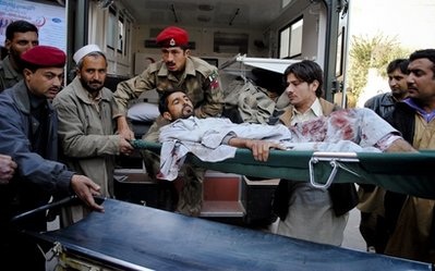 “Sát thủ đen” đánh bom đẫm máu tại Pakistan, 145 người thương vong - 1 “Sát thủ đen” đánh bom đẫm máu tại Pakistan, 145 người thương vong - 1