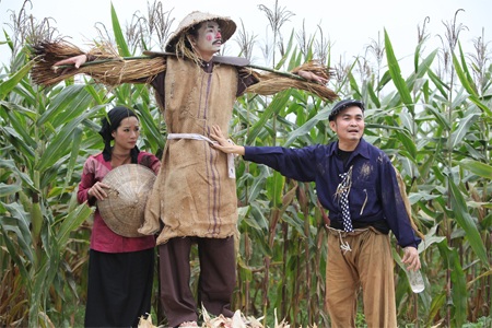 Thanh Thanh Hiền bối rối khi “bị” Xuân Hinh…hôn - 9