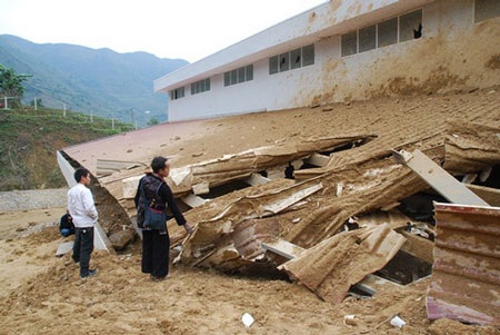 Lào Cai: Sạt lở đất vùi lấp Nhà máy thủy điện Sử Pán 2 - 3 Lào Cai: Sạt lở đất vùi lấp Nhà máy thủy điện Sử Pán 2 - 3