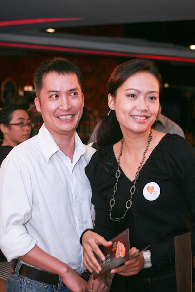 Những hình ảnh mới nhất của vợ chồng Hồng Ánh - 1