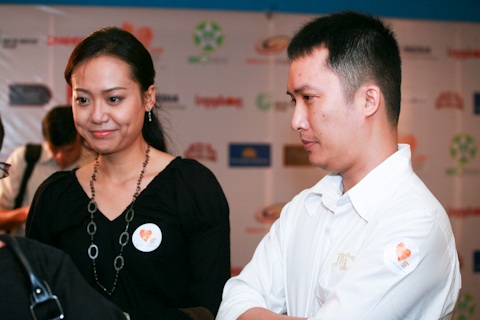 Những hình ảnh mới nhất của vợ chồng Hồng Ánh - 2