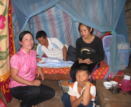 Chuyện khó tin về người phụ nữ giúp chồng chăm sóc… vợ bé - 1 Chuyện khó tin về người phụ nữ giúp chồng chăm sóc… vợ bé - 1