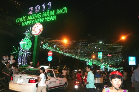 Người Sài thành vui xuân sớm  - 1