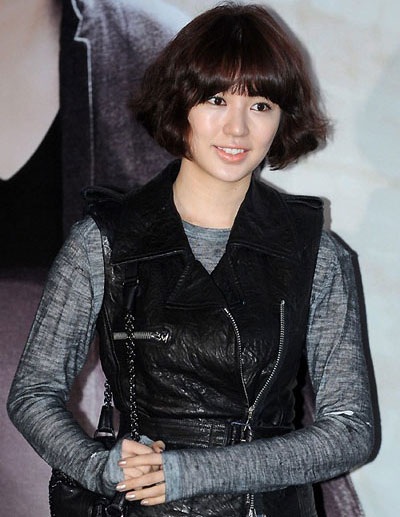 Yoon Eun Hye bất ngờ nhập viện  - 3