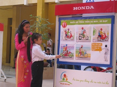 Hàng trăm ngàn học sinh đón nhận chương trình giáo dục ATGT - 2