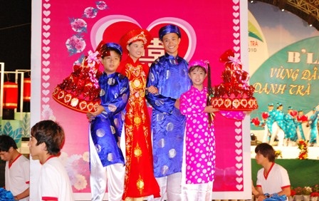 Thưởng lãm cảnh dâng trà trong triều đình xưa - 9 Thưởng lãm cảnh dâng trà trong triều đình xưa - 9