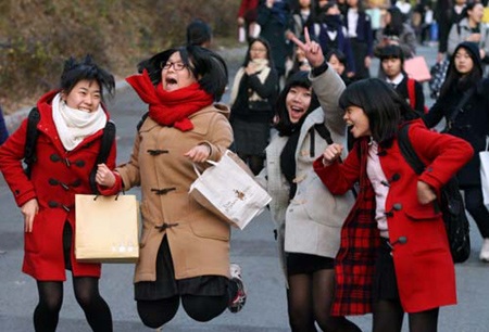 Chính phủ Hàn Quốc buộc các trường ĐH giảm lệ phí thi - 1 Chính phủ Hàn Quốc buộc các trường ĐH giảm lệ phí thi - 1