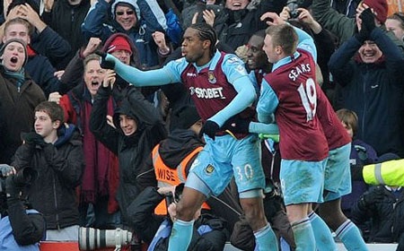 Những khoảnh khắc ấn tượng vòng 19 Premier League - 6