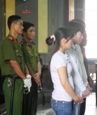 Giết chủ nhà trọ vì dám nhìn mình trong lúc hôn bạn gái - 1