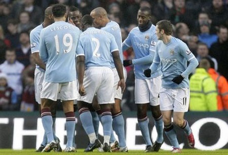 “Ngựa chứng” Balotelli lập hat-trick, Man City đè bẹp Aston Villa - 1 “Ngựa chứng” Balotelli lập hat-trick, Man City đè bẹp Aston Villa - 1