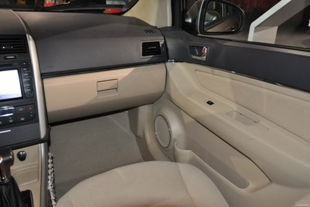 Xe Trung Quốc nhái thiết kế Mercedes B-Class - 14 Xe Trung Quốc nhái thiết kế Mercedes B-Class - 14