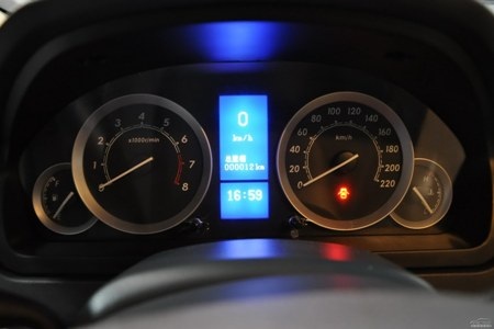 Xe Trung Quốc nhái thiết kế Mercedes B-Class - 16 Xe Trung Quốc nhái thiết kế Mercedes B-Class - 16