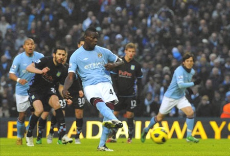 “Ngựa chứng” Balotelli lập hat-trick, Man City đè bẹp Aston Villa - 3 “Ngựa chứng” Balotelli lập hat-trick, Man City đè bẹp Aston Villa - 3